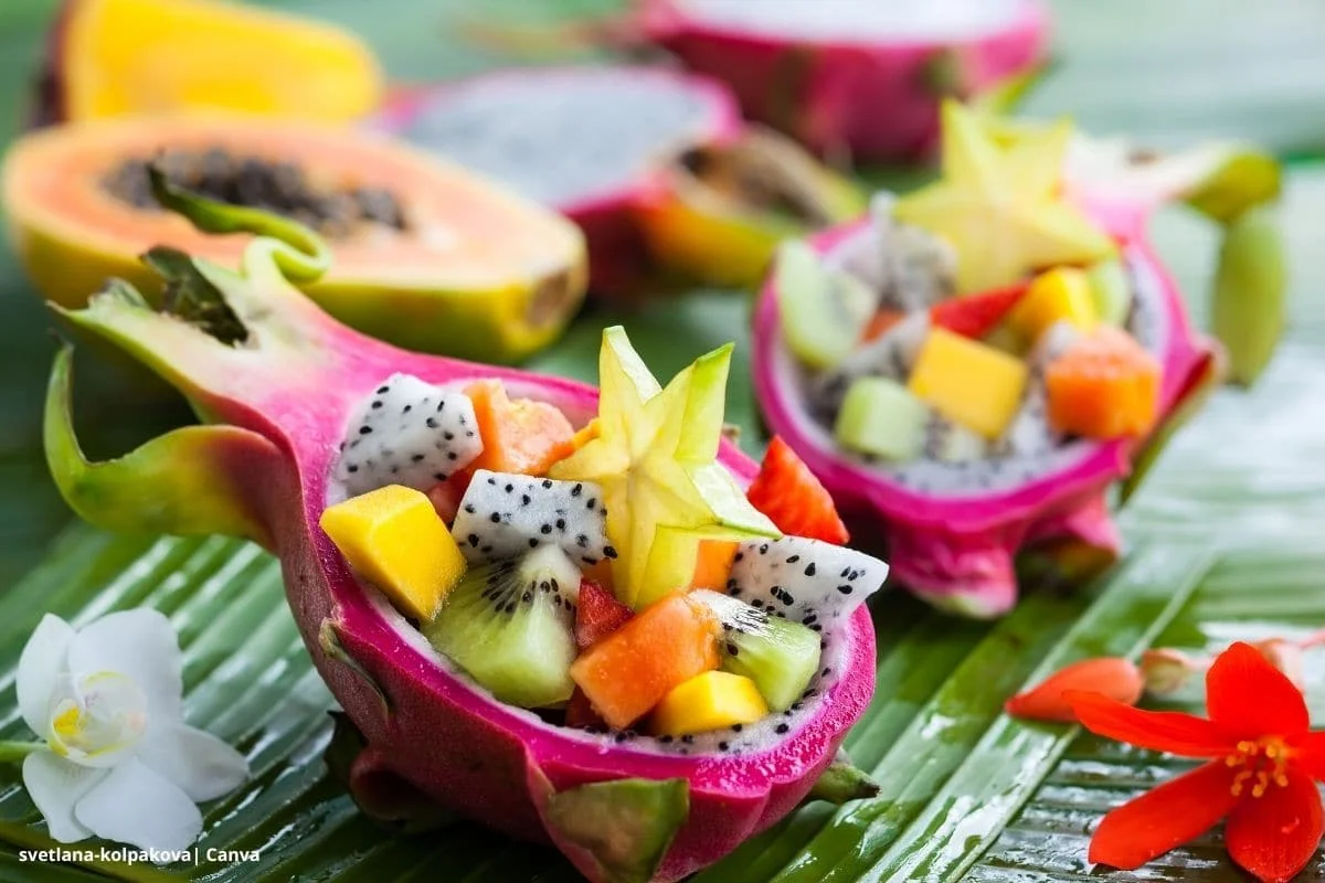 Superalimentos colombianos frutos tropicales en presentación gourmet