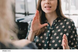 Hablar en voz alta: herramienta poderosa para su bienestar emocional Hablar en voz alta: herra