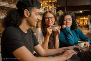 turismo gastronómico, Personas realizando turismo gastronómico en Bogotá, Más Colombia