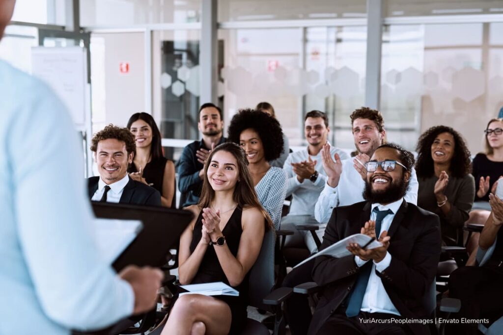 empresas latinoamericanas, capacitación digital, empleados en capacitación, Más Bienestar