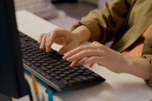 empresas latinoamericanas, capacitación digital, trabajando en procesos de empresas latinoamericanas, Más Bienestar